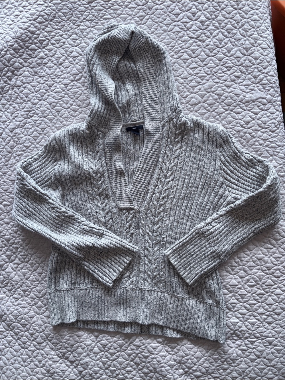 GAP Women's Hooded V-Neck Cable Knit Sweater - Light Gray